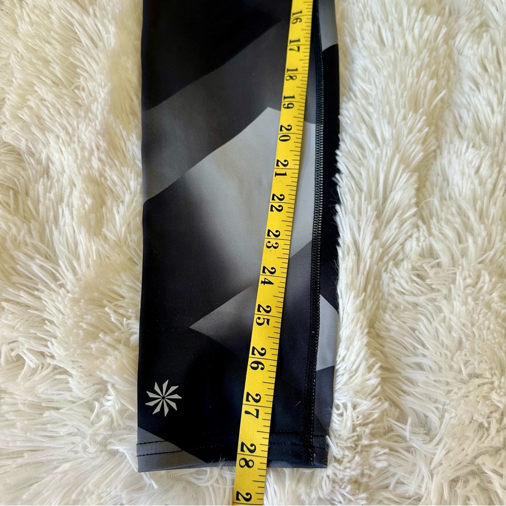 ATHLETA Sonar Tight Magnetic Black Gray Geometric Print Leggings Small Women’s - Picture 4 of 6